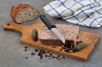 Pâté de campagne forestier tranché